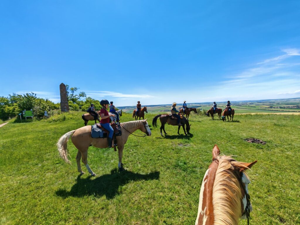 Wanderritt auf Berg